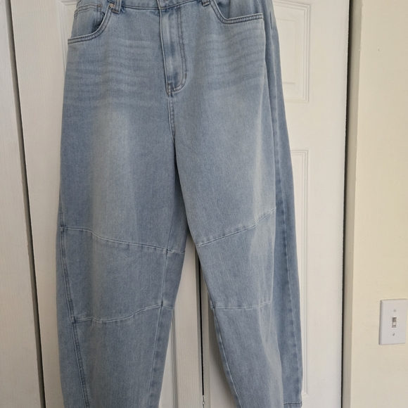 BCBG Denim - BCBG Blue Boyfriend Jeans with Classic Wash